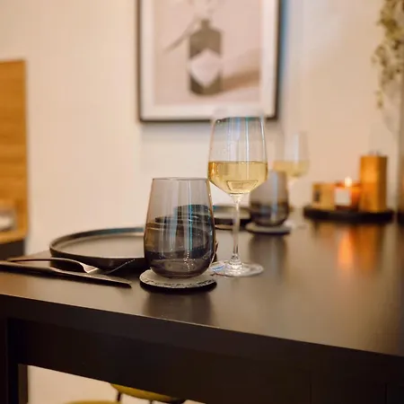 371living, Altbau-charme Am Kassberg, Perfekt Fuer Workation, Urlaub Oder Kurztrip, Entdecke Chemnitz, Moderne Kueche, Waschmaschine, Smart Tv, Schnelles Wlan, Bequemes Bett