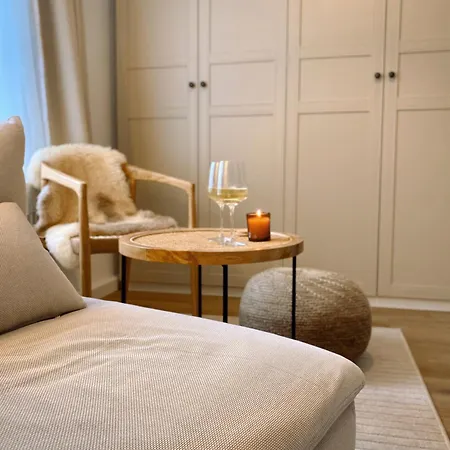 371living, Altbau-charme Am Kassberg, Perfekt Fuer Workation, Urlaub Oder Kurztrip, Entdecke Chemnitz, Moderne Kueche, Waschmaschine, Smart Tv, Schnelles Wlan, Bequemes Bett *