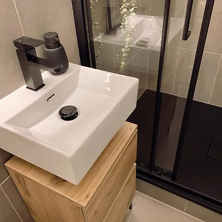 371living, Altbau-charme Am Kassberg, Perfekt Fuer Workation, Urlaub Oder Kurztrip, Entdecke Chemnitz, Moderne Kueche, Waschmaschine, Smart Tv, Schnelles Wlan, Bequemes Bett